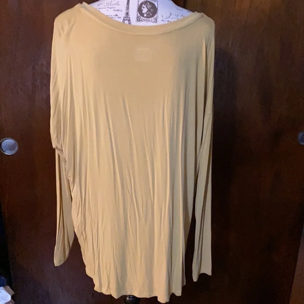 Women’s Mossimo long sleeve V Neck T-shirt mustard color - Picture 5 of 6